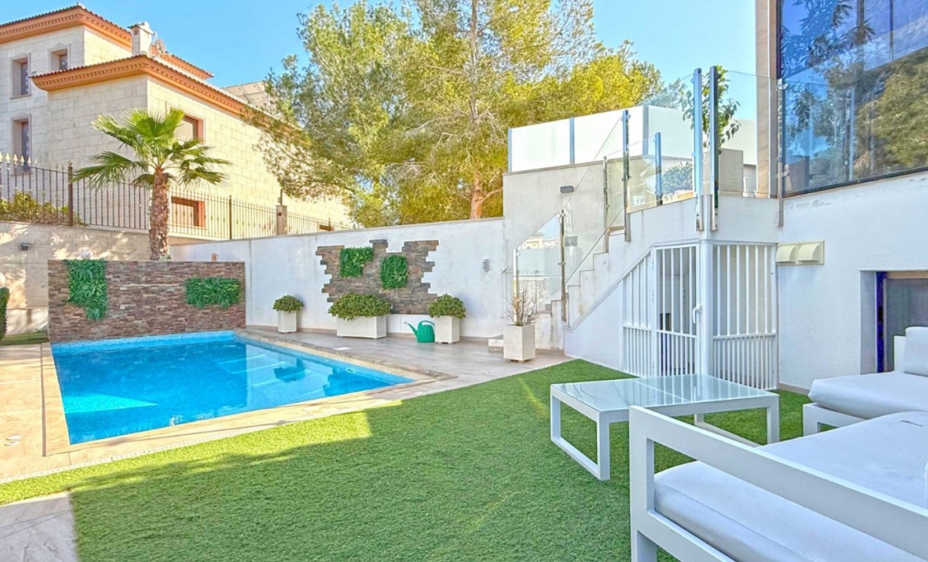Wederverkoop - Detached villa - Orihuela Costa - Villamartín