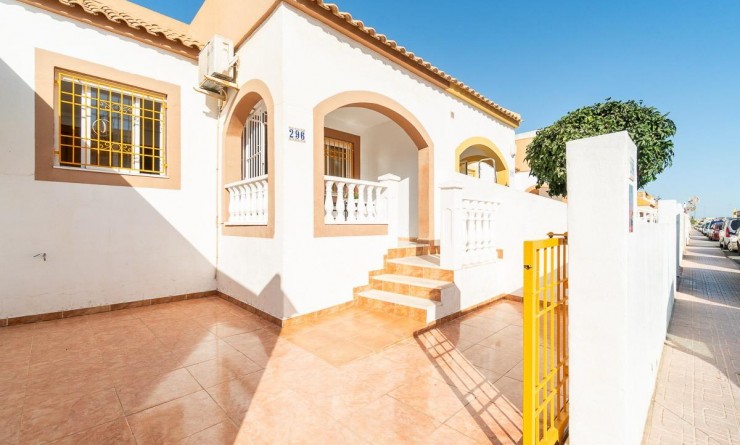 Sale - Terraced house - Torrevieja - El limonar