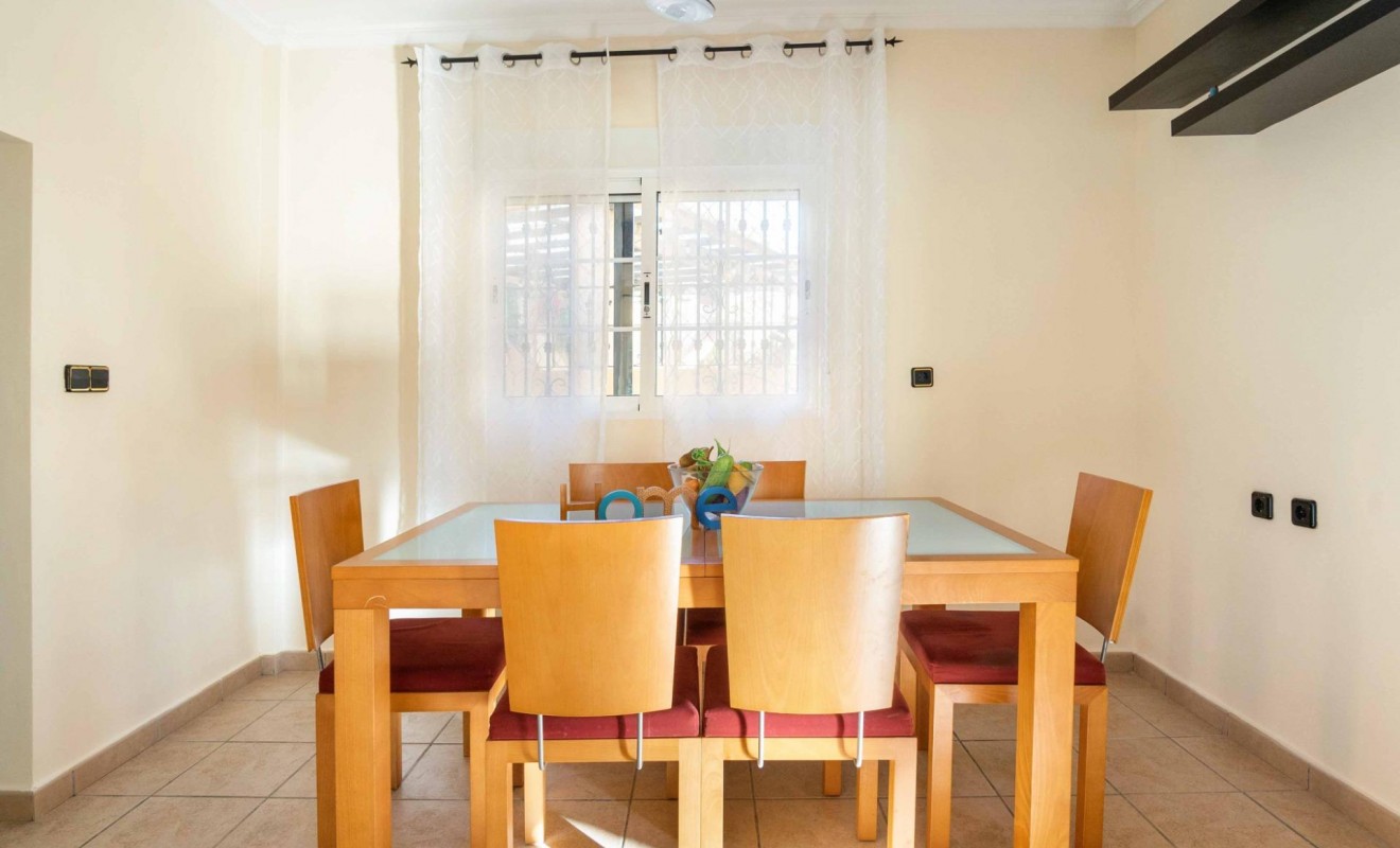 Wederverkoop - Villa - Orihuela Costa - Las Mimosas