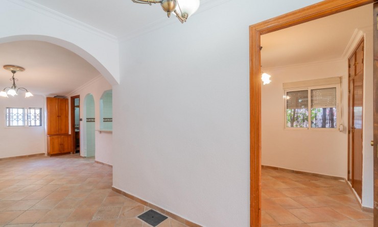 Sale - Villa - Torrevieja - Los altos