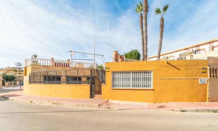 Sale - Villa - Torrevieja - Los altos