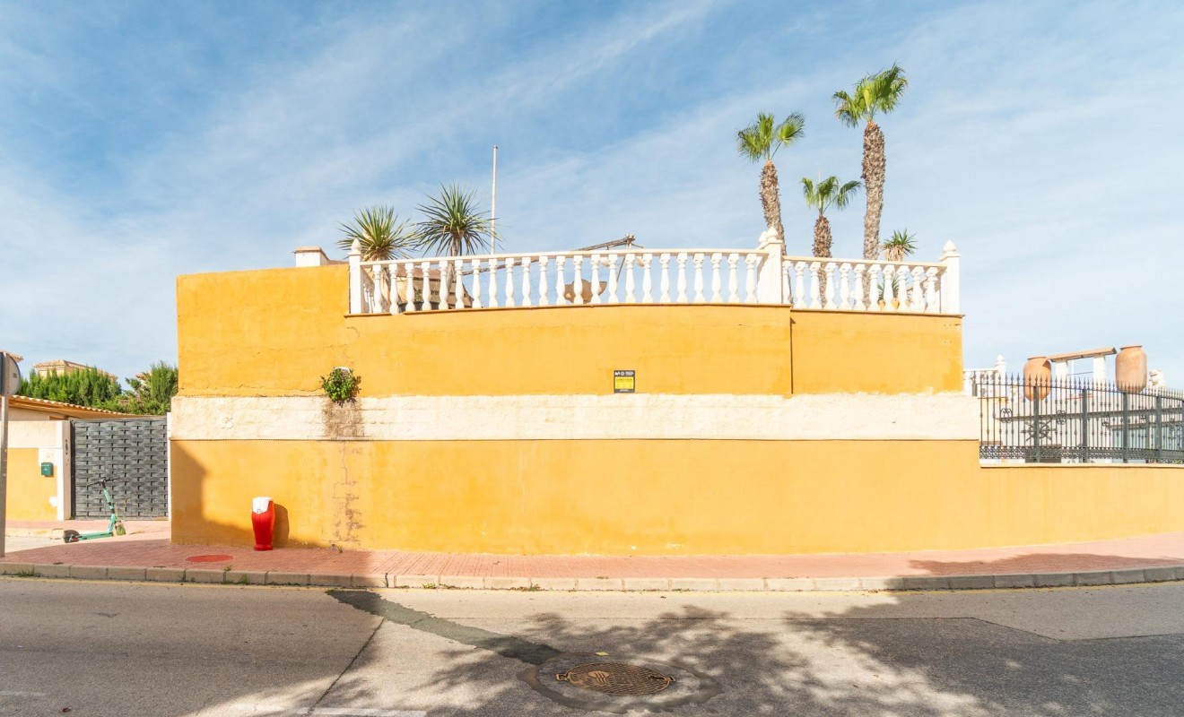 Sale - Villa - Torrevieja - Los altos
