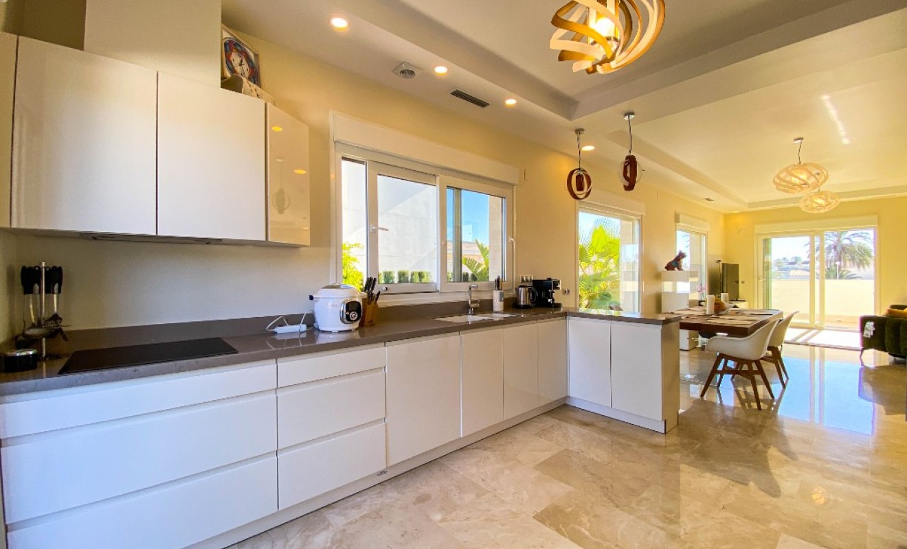 Sale - Villa - La Zenia