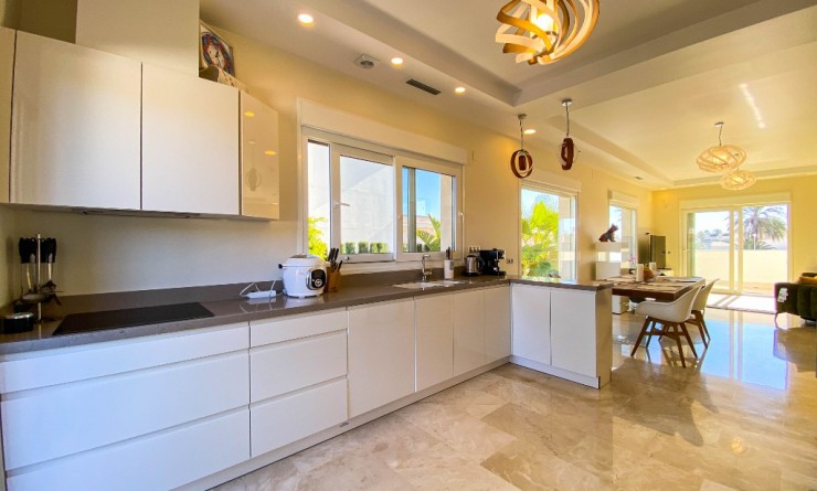 Sale - Villa - La Zenia