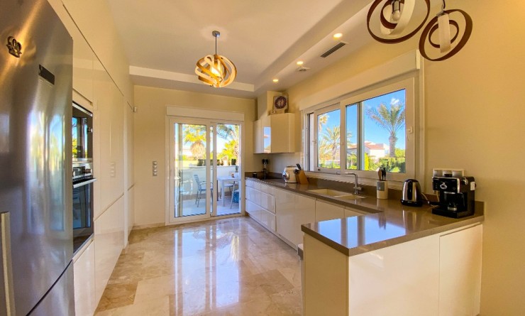 Sale - Villa - La Zenia