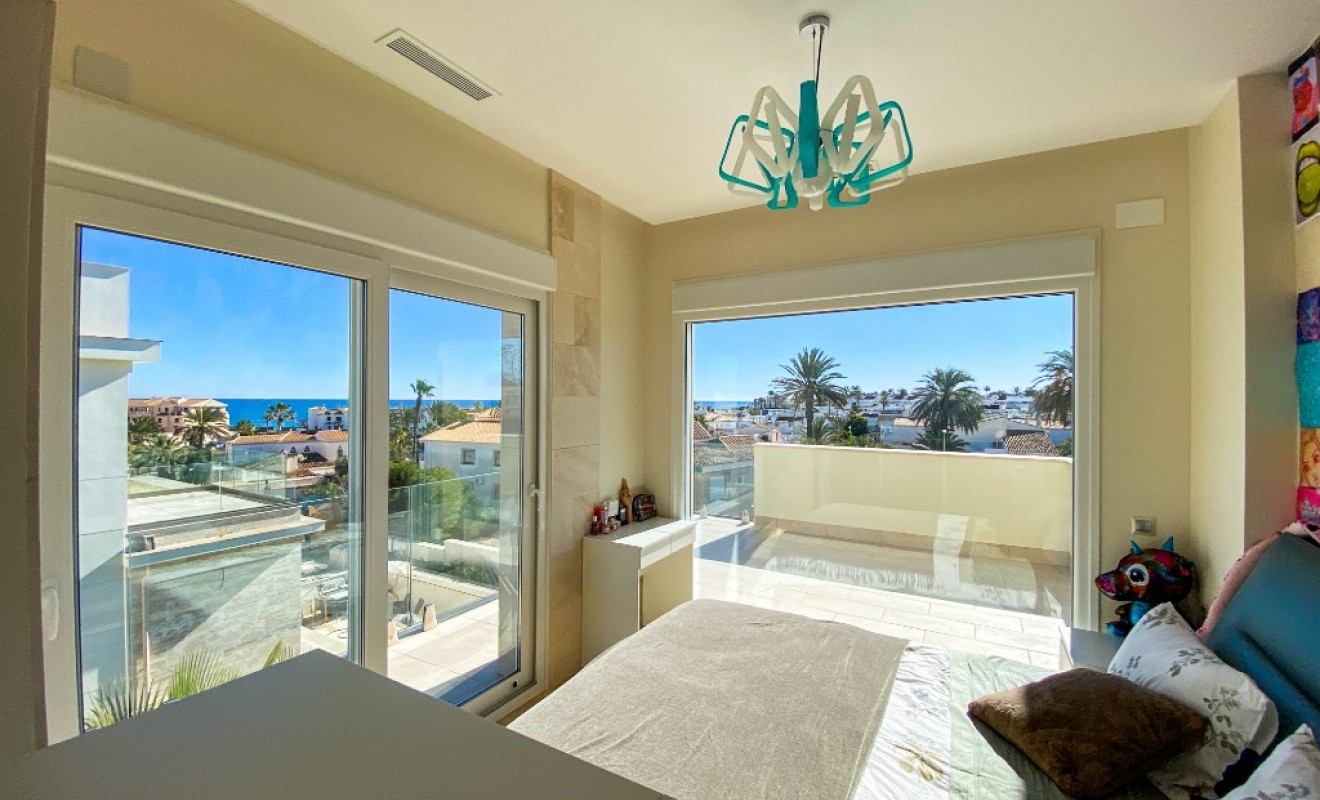 Sale - Villa - La Zenia