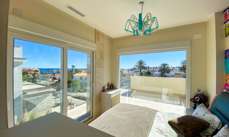 Sale - Villa - La Zenia