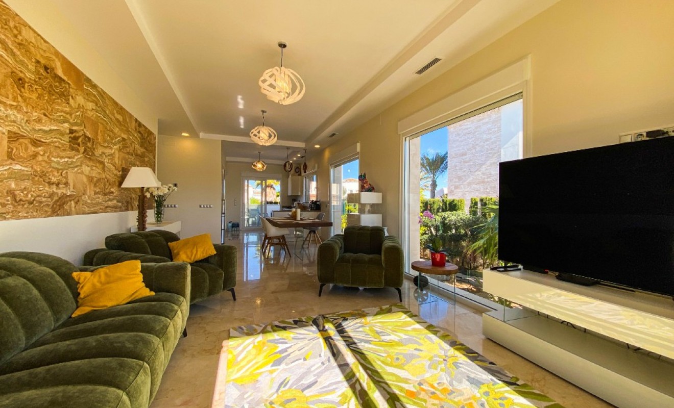 Sale - Villa - La Zenia