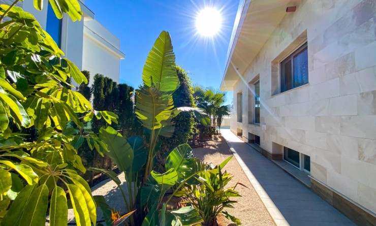 Sale - Villa - La Zenia