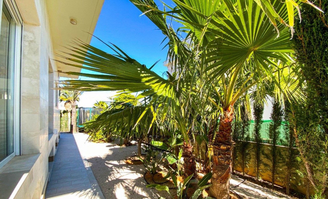 Sale - Villa - La Zenia