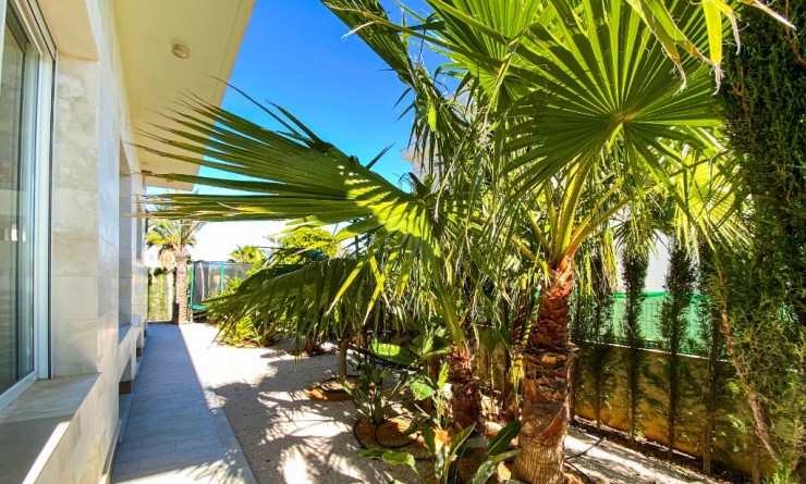 Sale - Villa - La Zenia