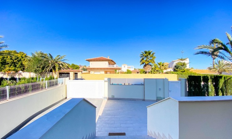 Sale - Villa - La Zenia