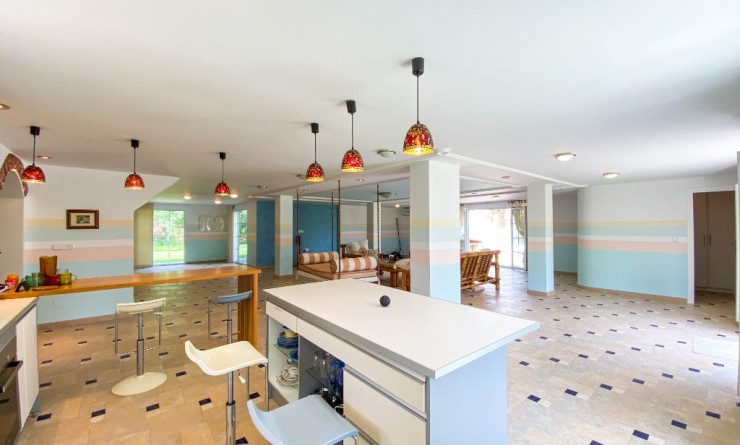 Sale - Luxury Villa - Villamartin