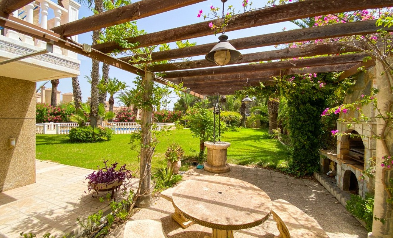 Sale - Luxury Villa - Villamartin