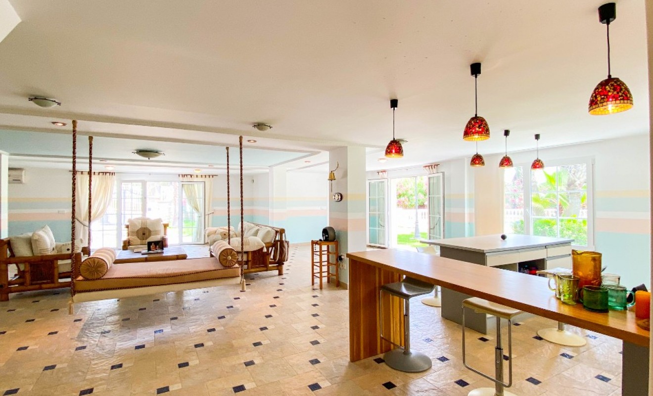 Sale - Luxury Villa - Villamartin