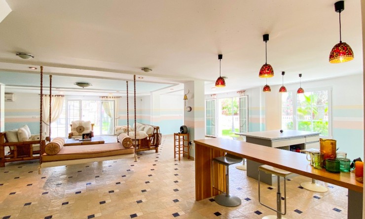 Sale - Luxury Villa - Villamartin