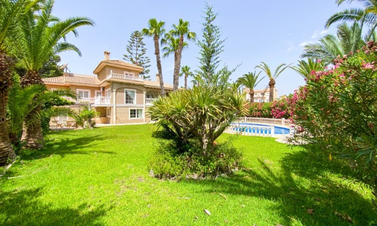 Sale - Luxury Villa - Villamartin