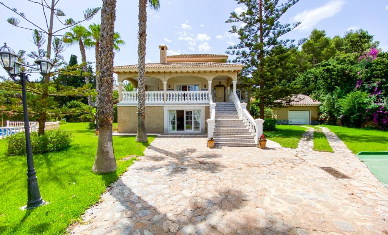 Sale - Luxury Villa - Villamartin