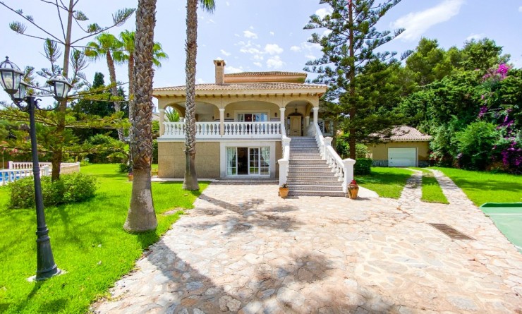Sale - Luxury Villa - Villamartin