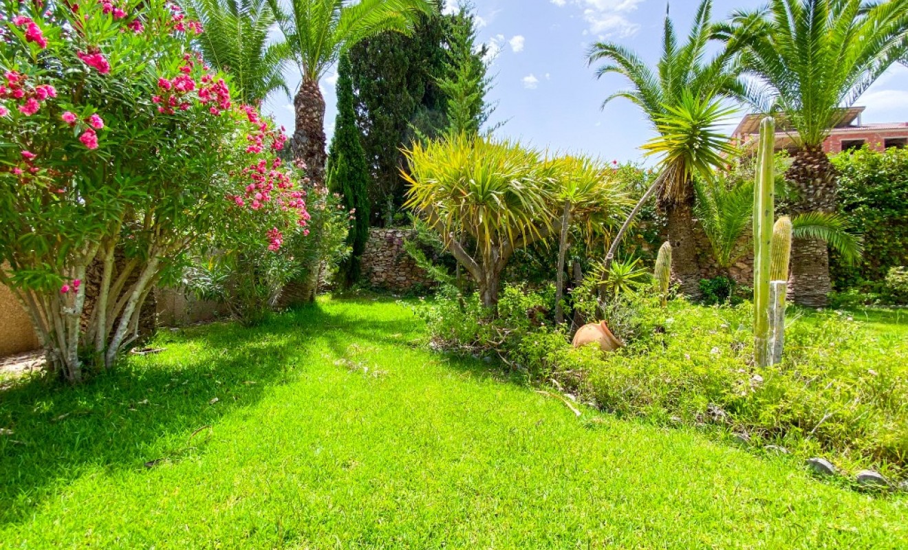 Sale - Luxury Villa - Villamartin