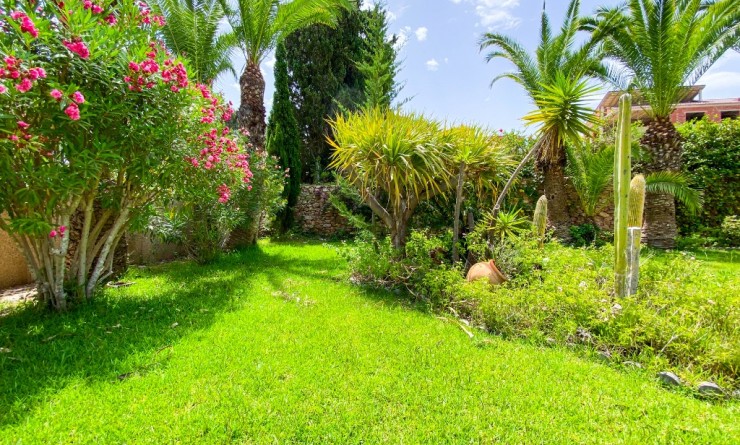 Sale - Luxury Villa - Villamartin