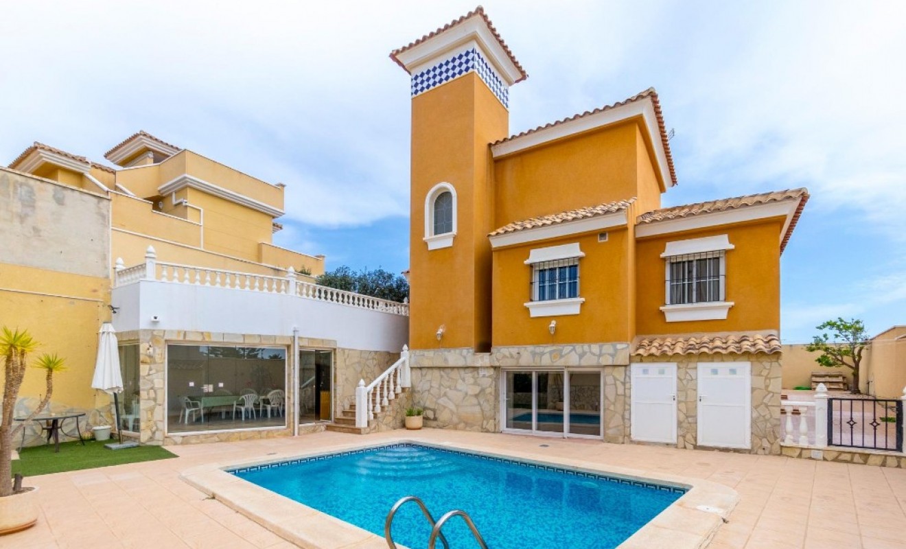 Sale - Villa - Orihuela Costa