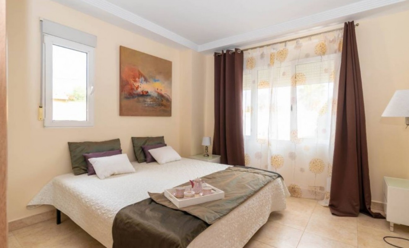 Sale - Villa - Torrevieja - Aguas Nuevas
