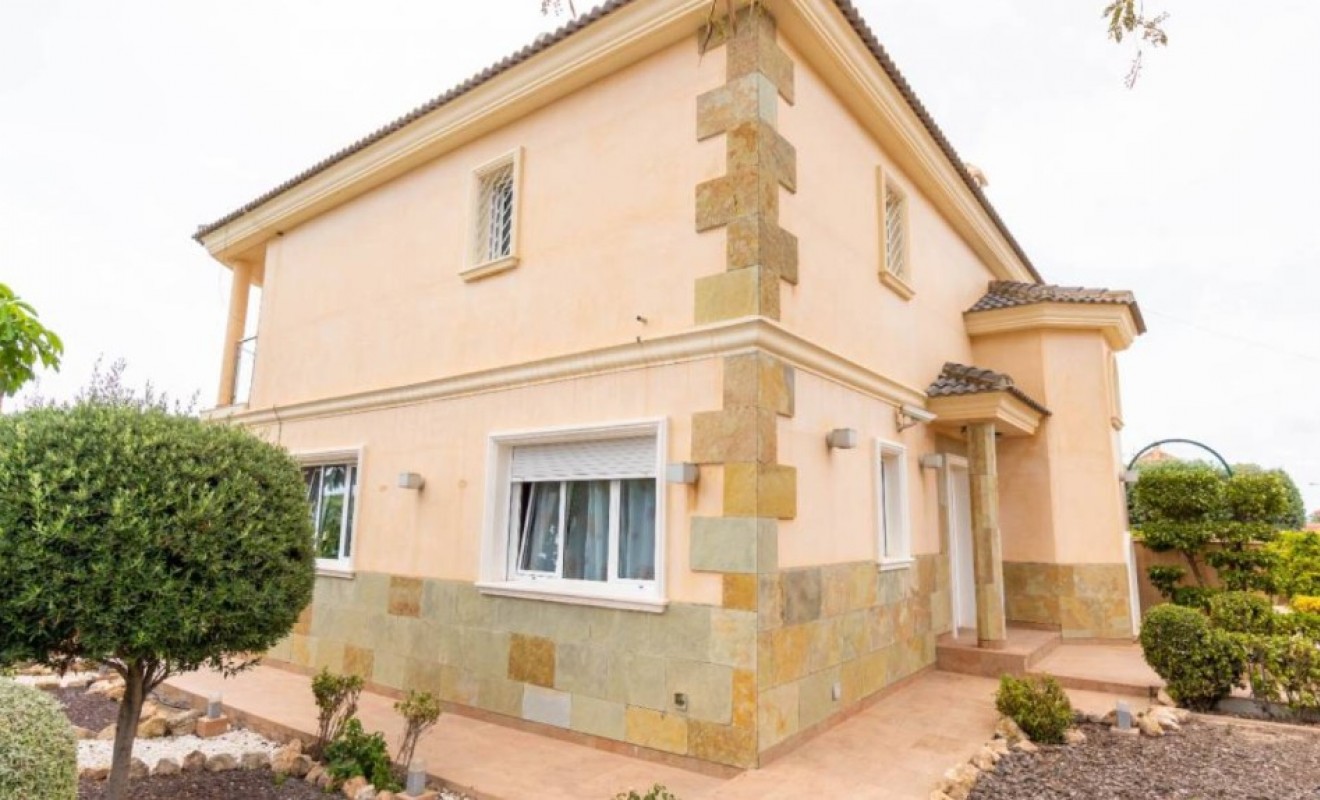 Sale - Villa - Torrevieja - Aguas Nuevas