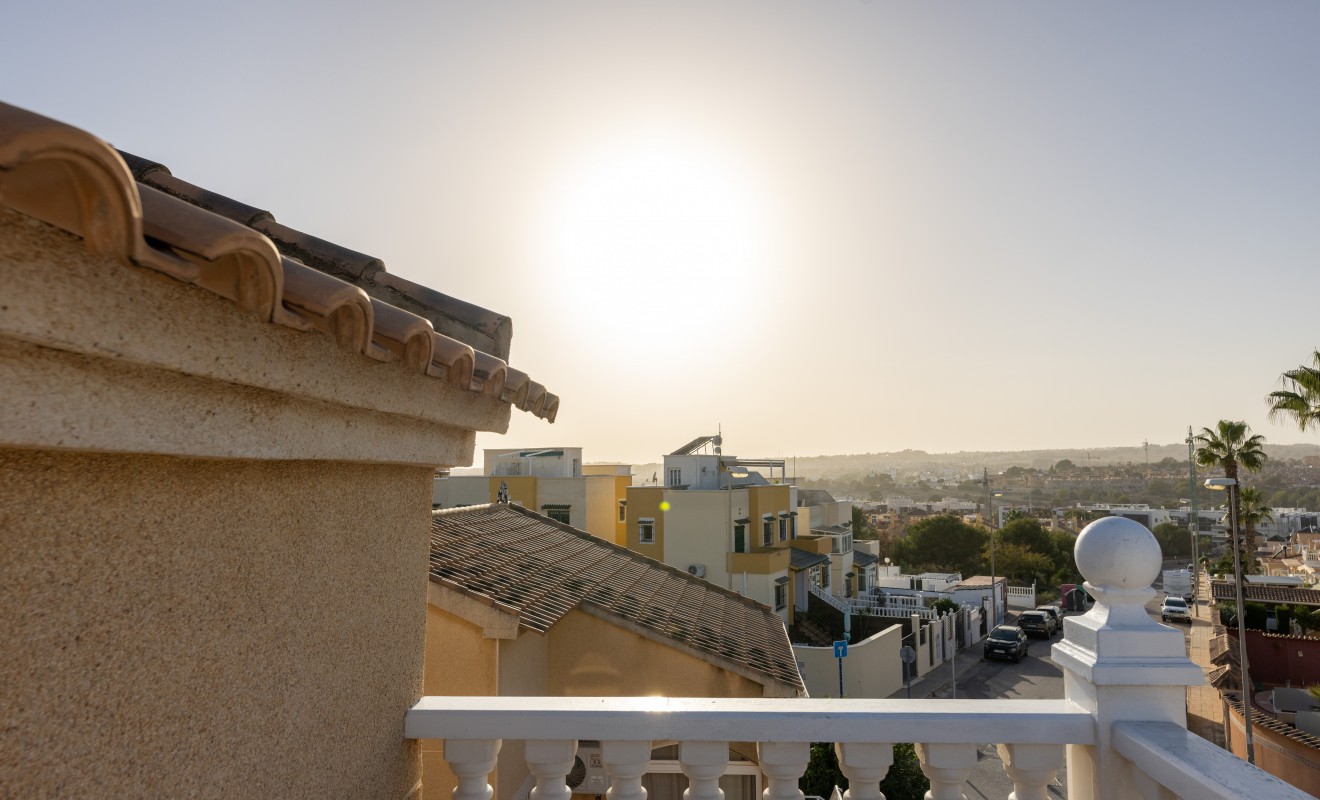 Sale - Villa - Los Altos