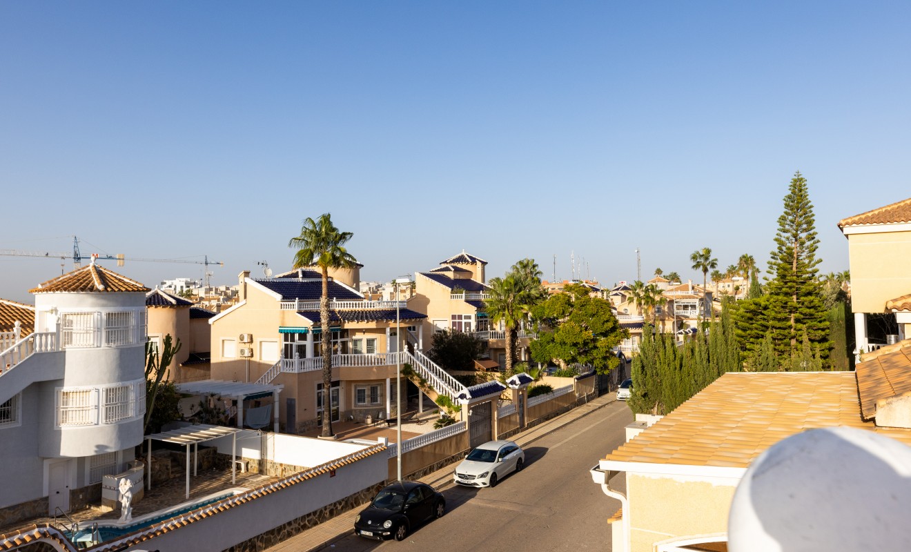 Sale - Villa - Los Altos