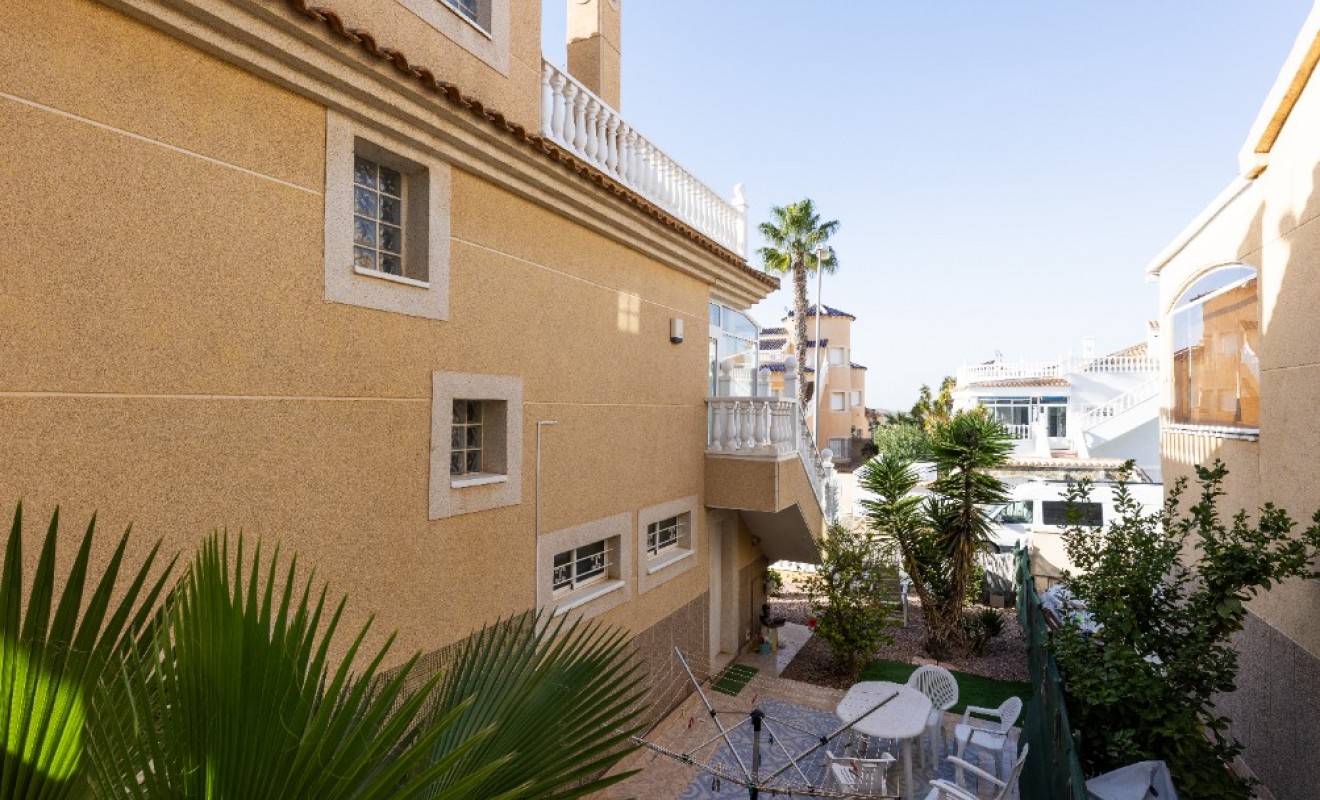 Sale - Villa - Los Altos