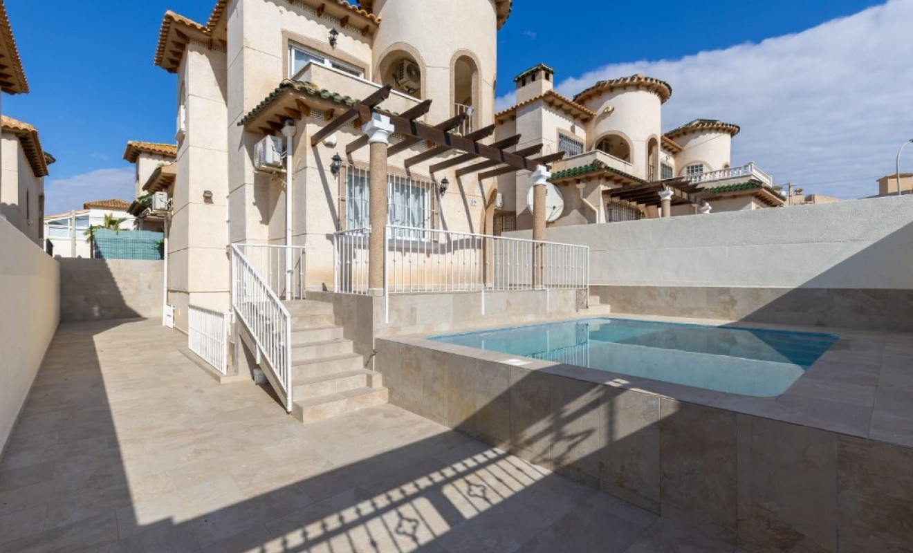 Sale - Villa - Orihuela Costa - Villamartín