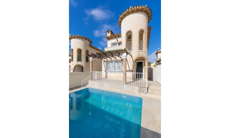 Sale - Villa - Orihuela Costa - Villamartín