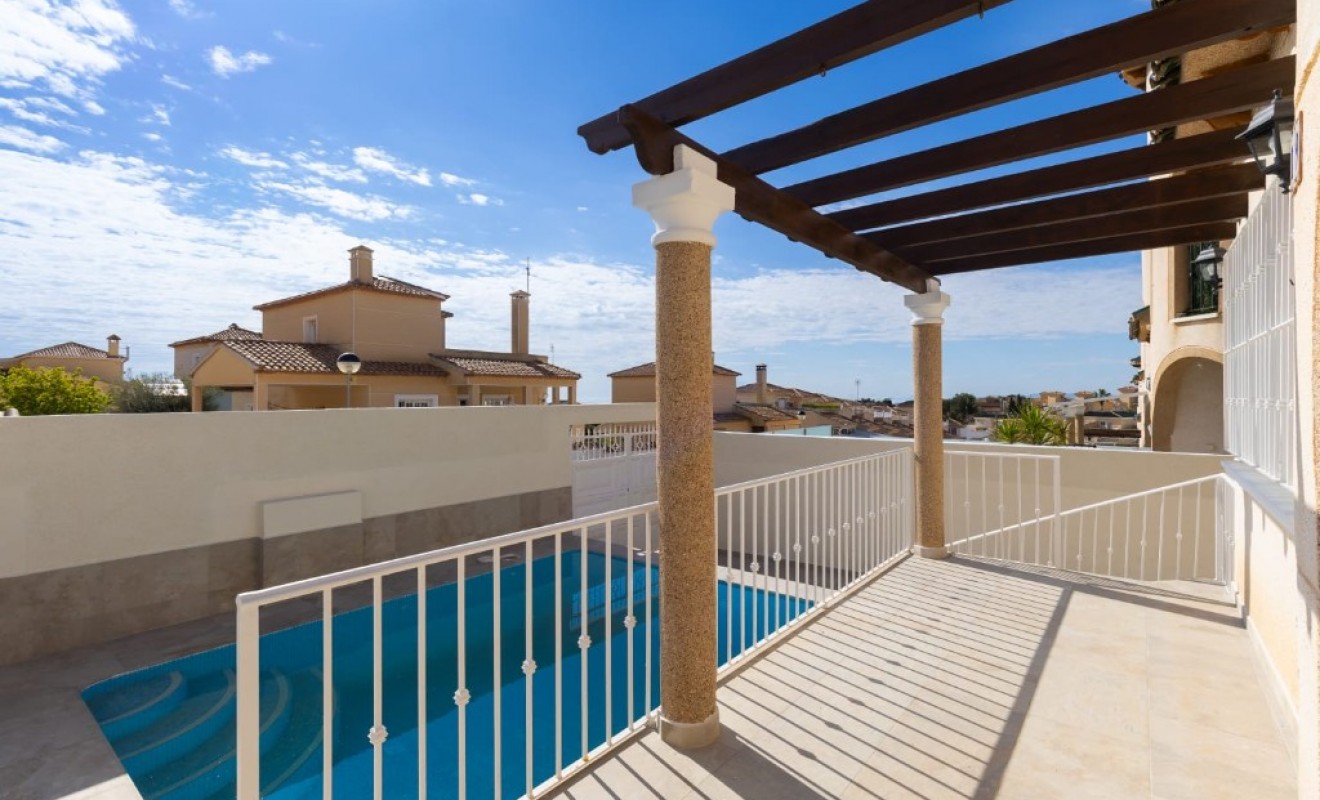 Sale - Villa - Orihuela Costa - Villamartín