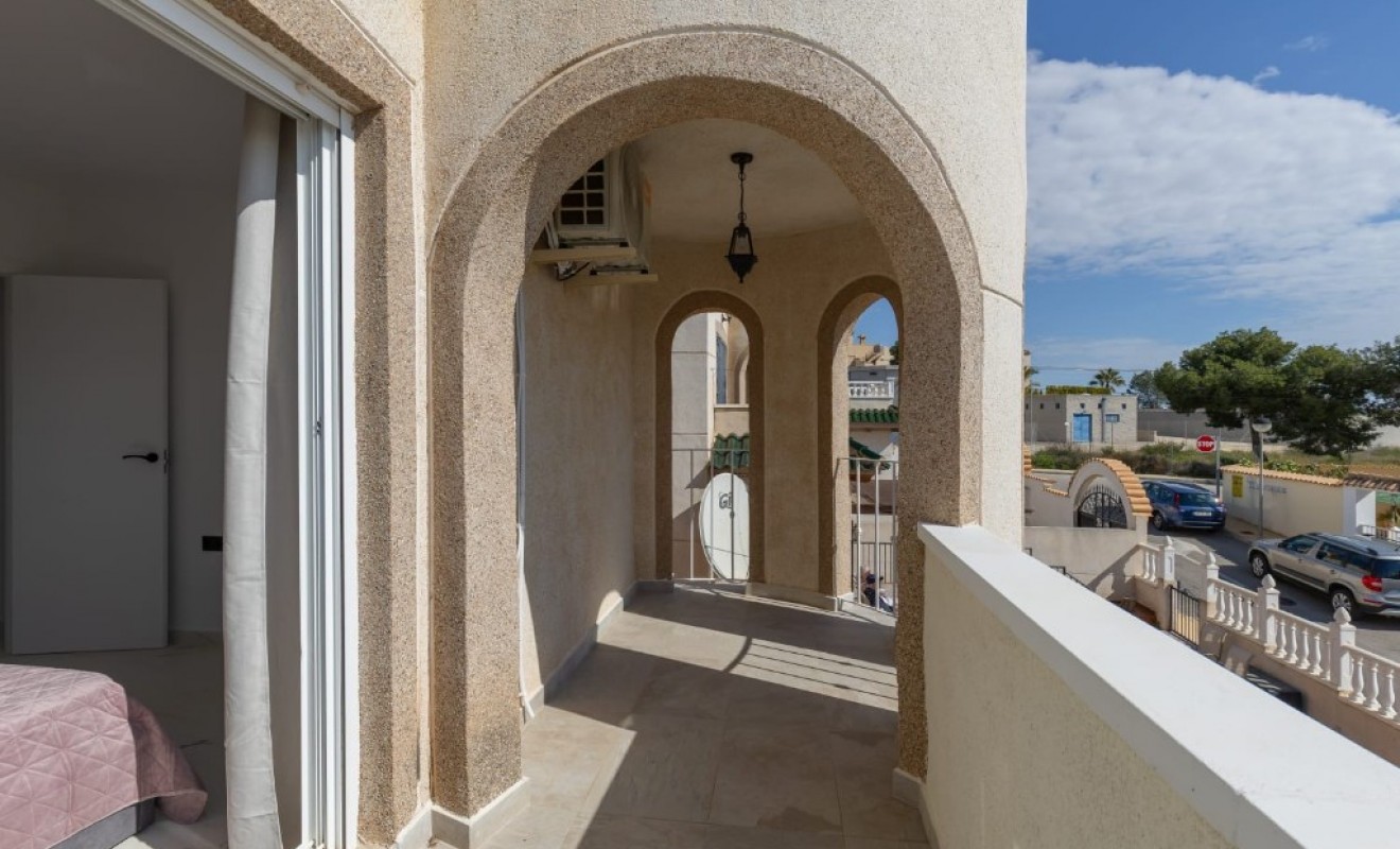 Sale - Villa - Orihuela Costa - Villamartín