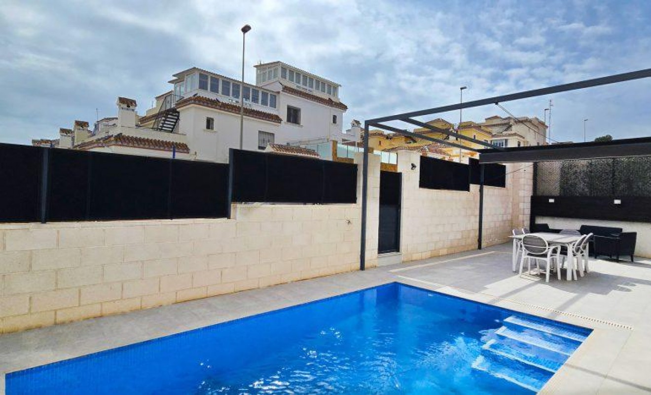 Sale - Villa - Orihuela Costa - Villamartín