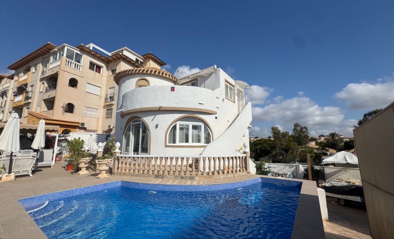 Sale - Villa - La Zenia
