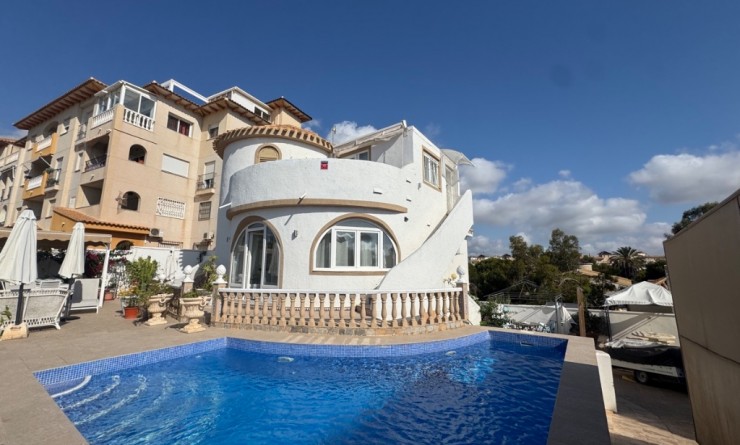 Sale - Villa - La Zenia