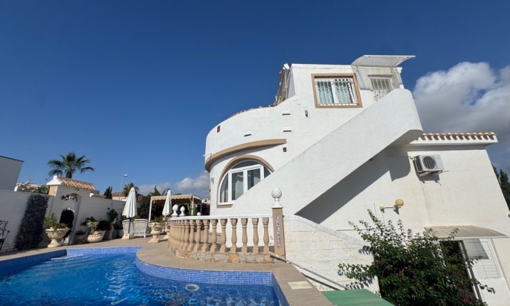 Sale - Villa - La Zenia