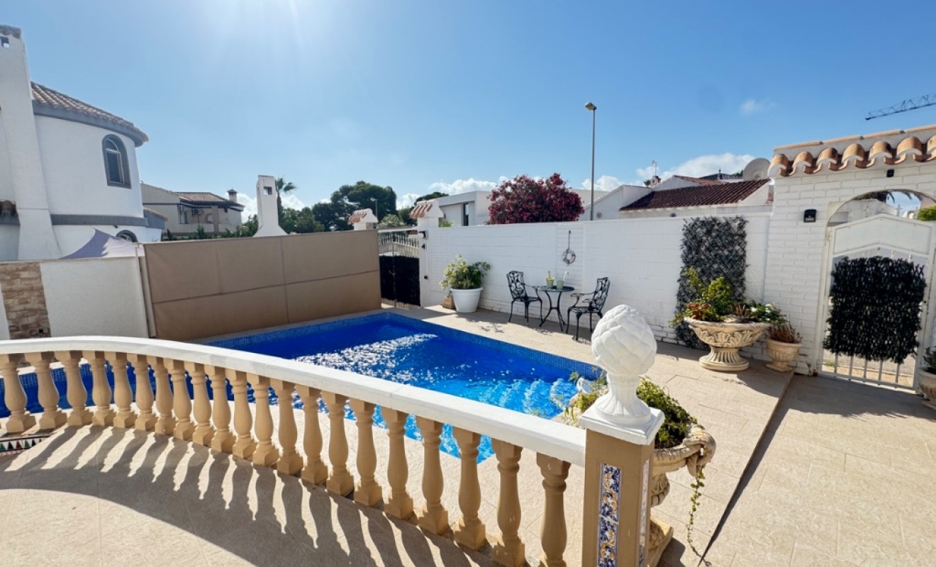 Sale - Villa - La Zenia