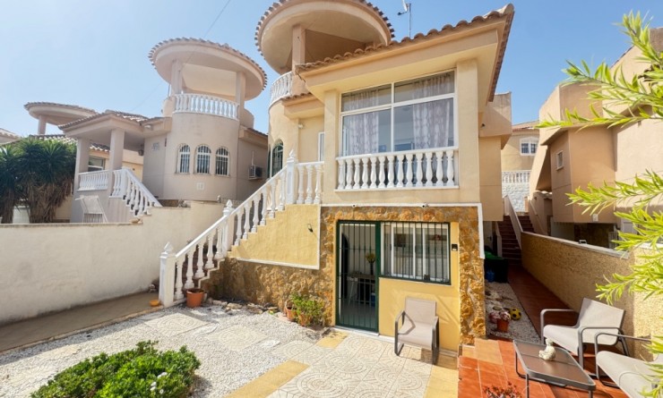 Sale - Villa - Orihuela Costa - Villamartín