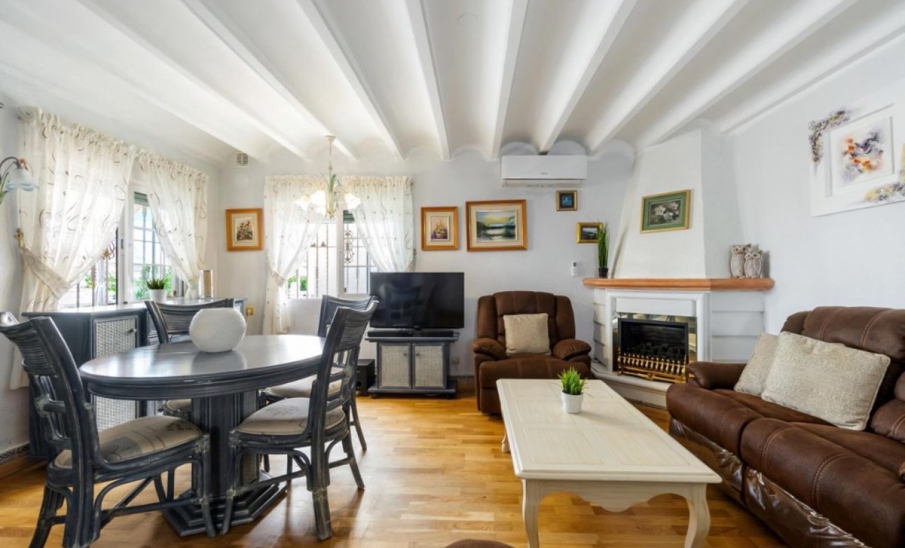 Sale - Villa - Orihuela Costa - Playa Flamenca