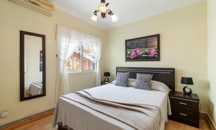 Sale - Villa - Orihuela Costa - Playa Flamenca