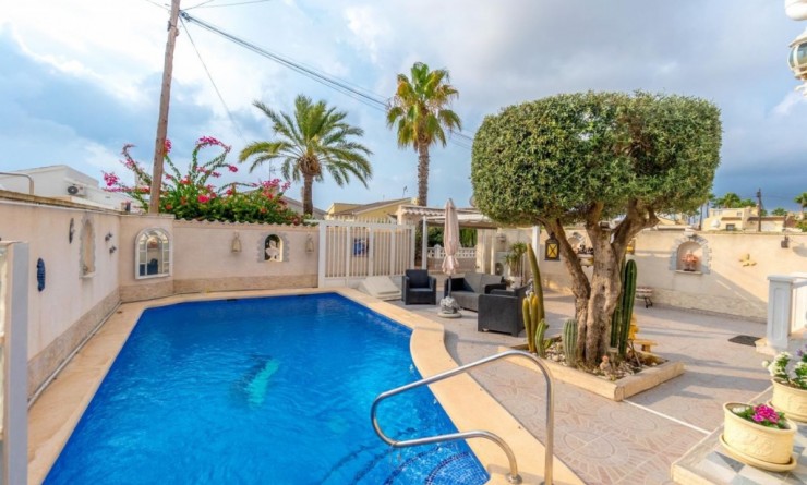 Sale - Villa - Orihuela Costa - Playa Flamenca