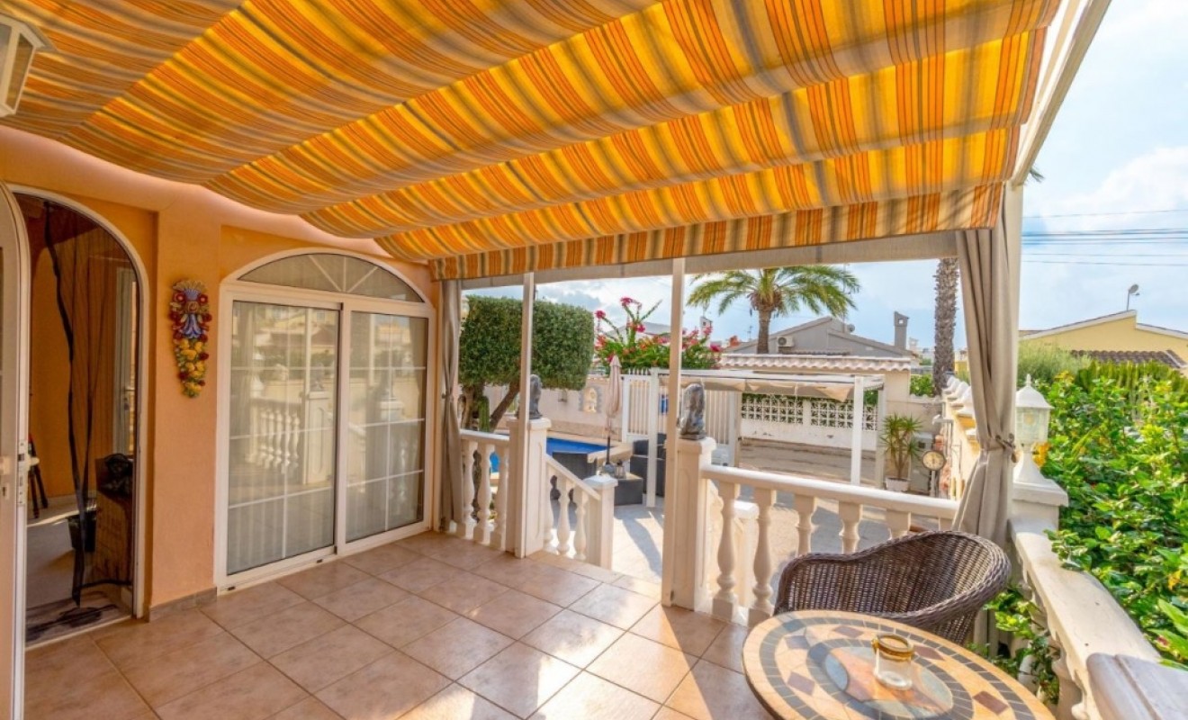 Sale - Villa - Orihuela Costa - Playa Flamenca