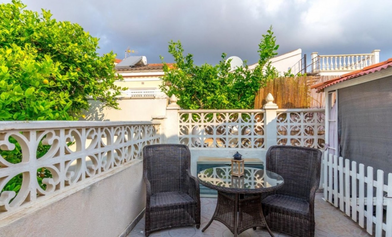 Sale - Villa - Orihuela Costa - Playa Flamenca