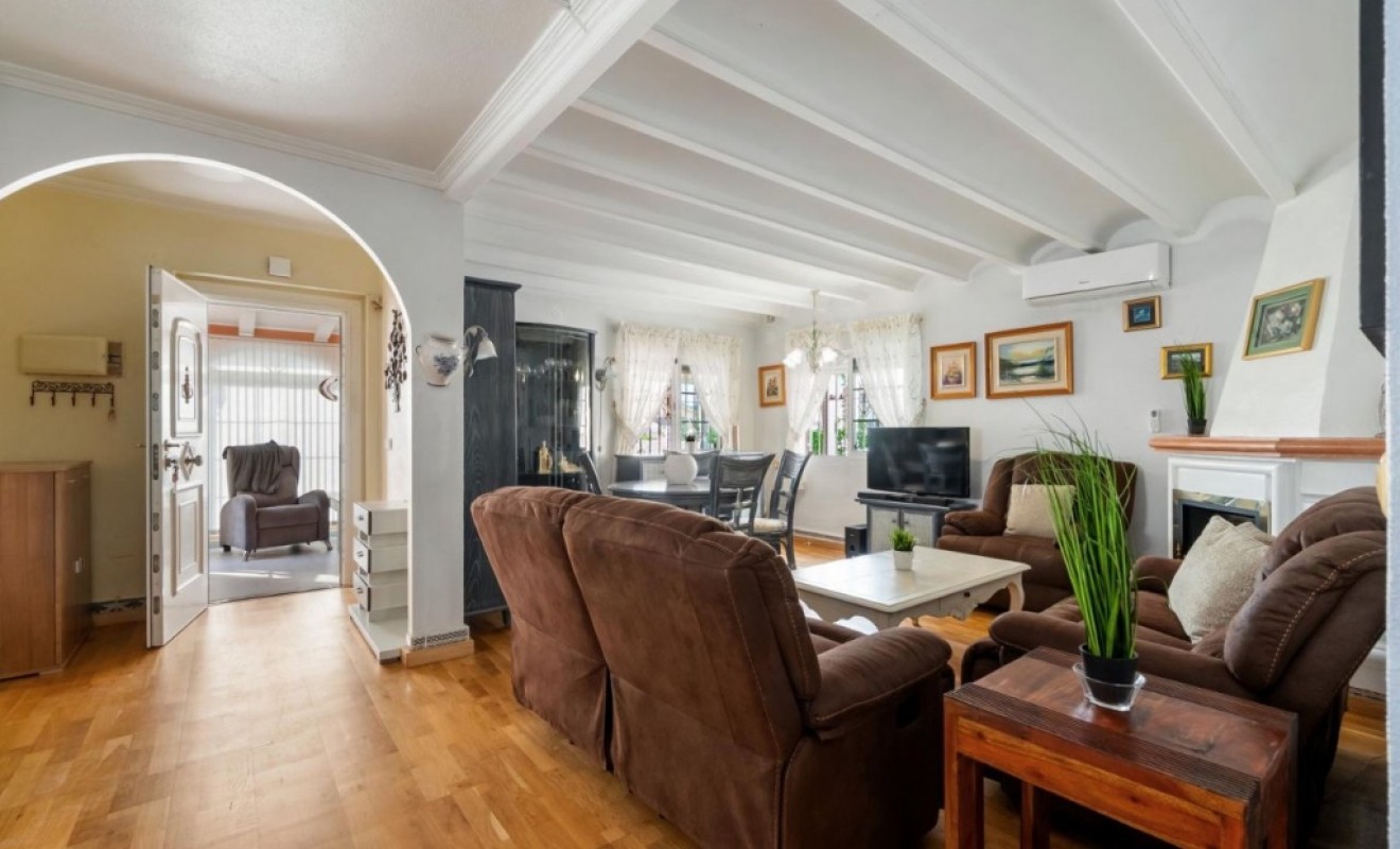 Sale - Villa - Orihuela Costa - Playa Flamenca