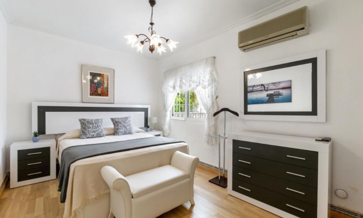 Sale - Villa - Orihuela Costa - Playa Flamenca