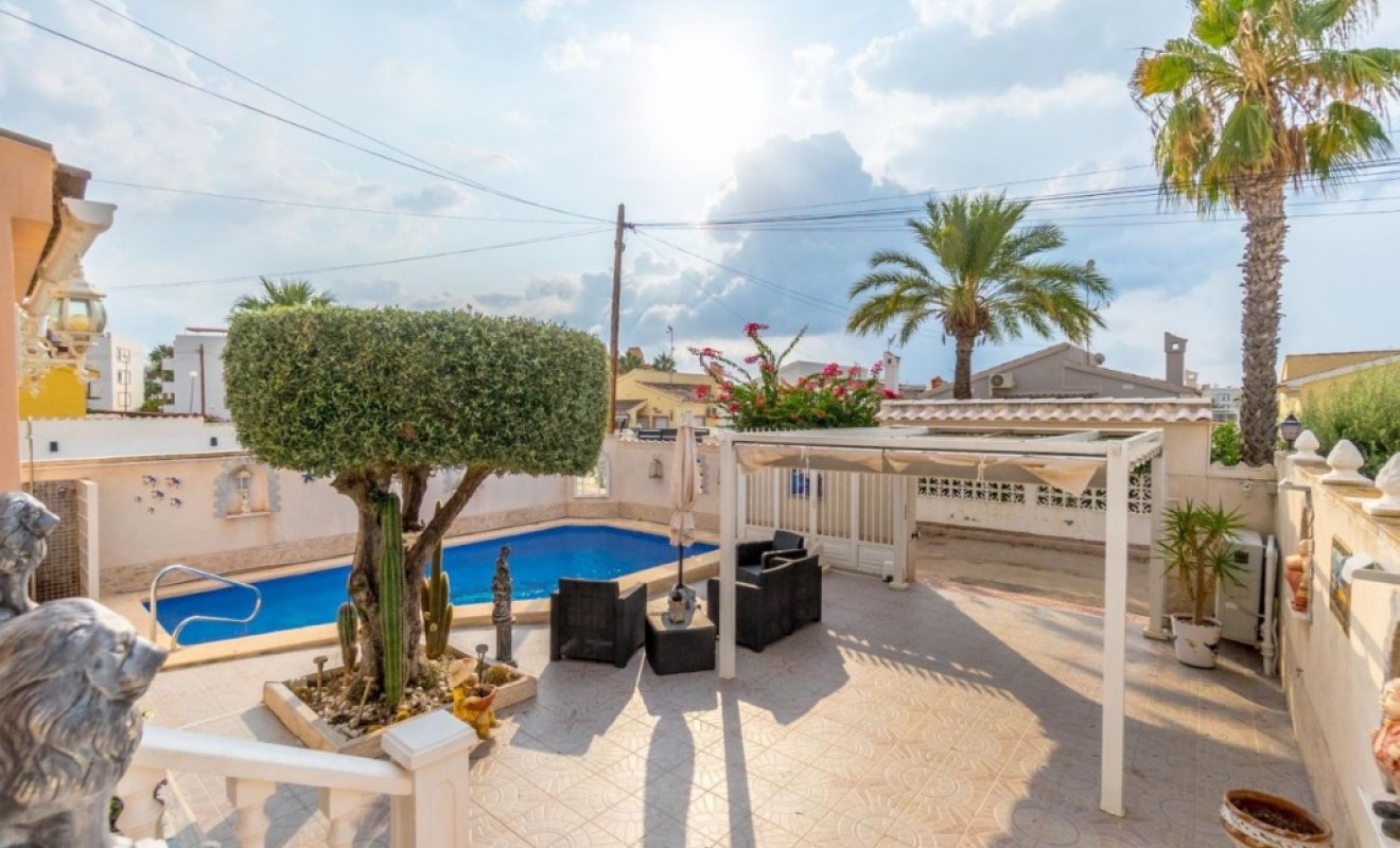 Sale - Villa - Orihuela Costa - Playa Flamenca