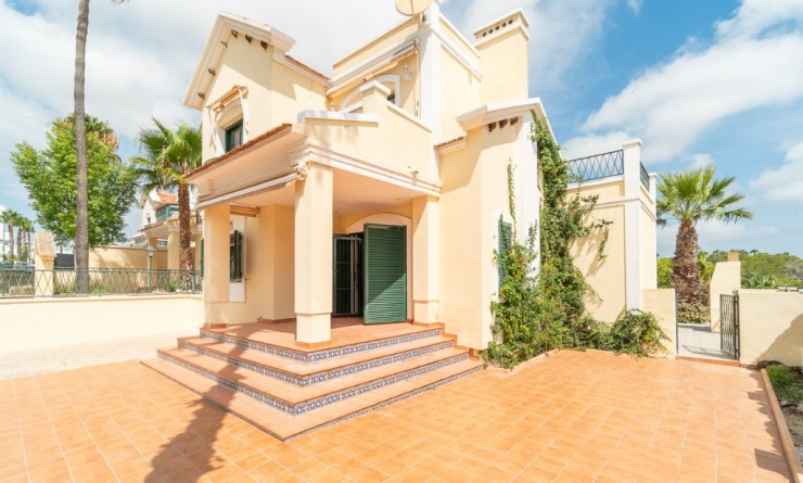 Sale - Villa - Orihuela Costa - Villamartín